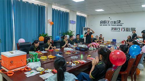 【特别报道】凝心聚力·携手同行——凯力专汽8月员工生日会