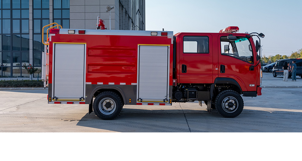 随专四驱水罐消防车图5