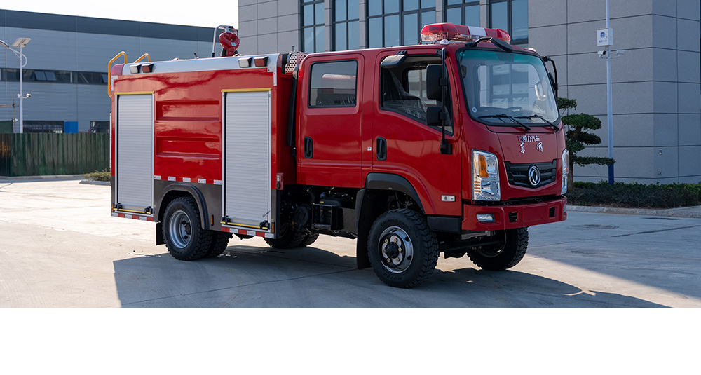 随专四驱水罐消防车图3