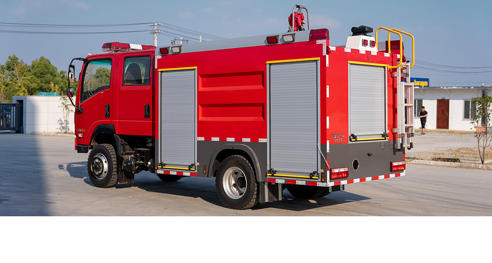 随专四驱水罐消防车图8