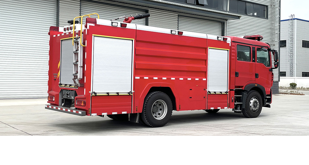 豪沃单桥外露水罐消防车图4