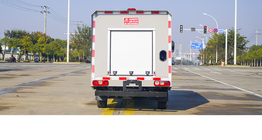 上汽跃进纯电路面清洗车图6