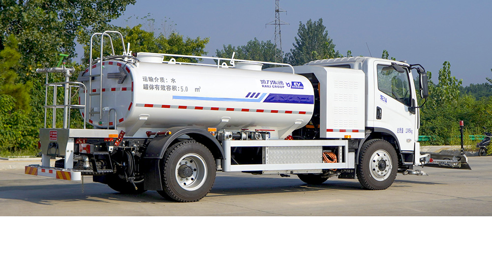 上汽跃进纯电路面清洗车图5