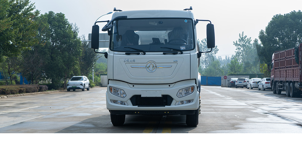 东风天锦纯电绿化喷洒车图7