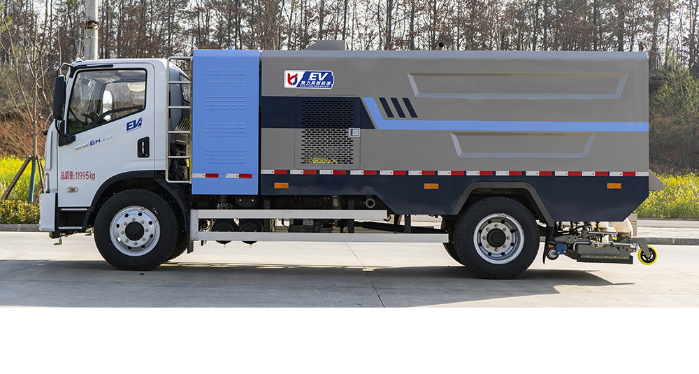 上汽跃进纯电道路污染清除车图5