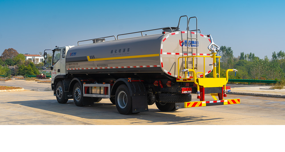 福田小三轴洒水车图5