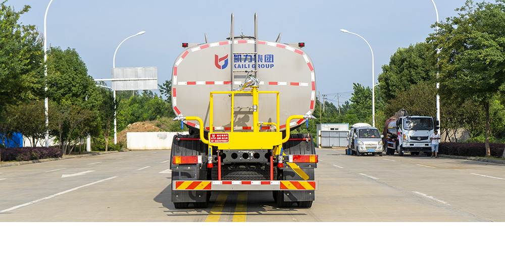 天龙前四后八洒水车图8