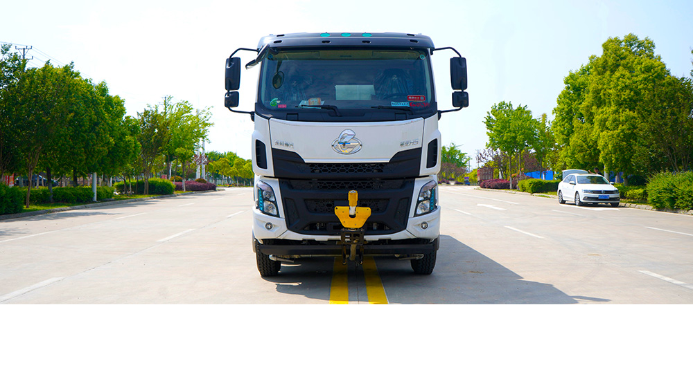 柳汽前四后八绿化喷洒车图7