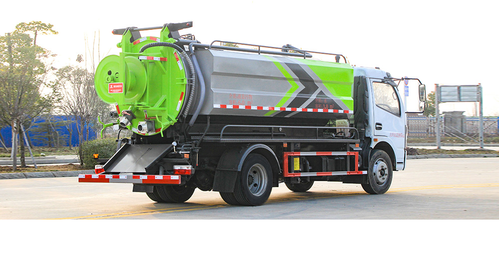 东风大多利卡清洗吸污车（方罐）图5