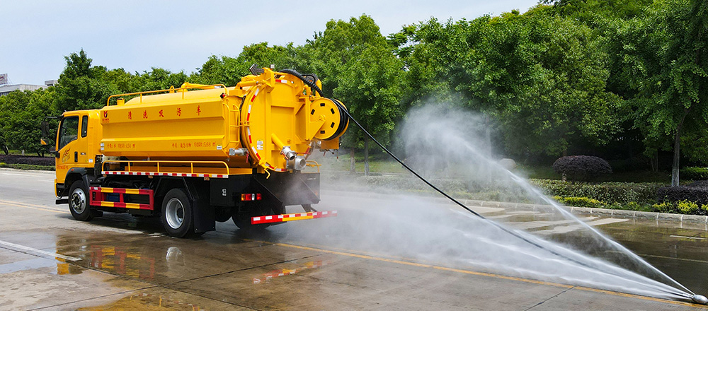 重汽豪曼清洗吸污车图1