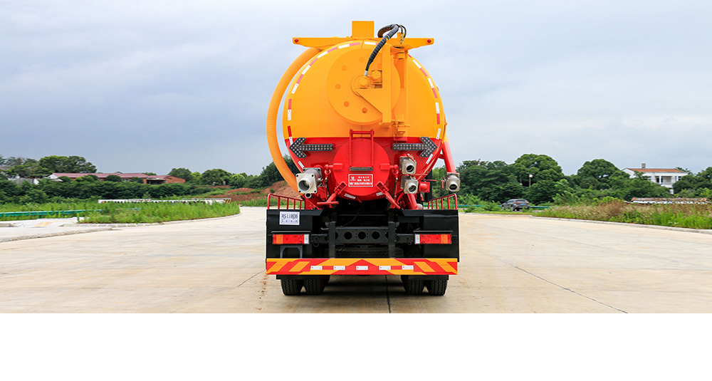 东风天龙清洗吸污车图8