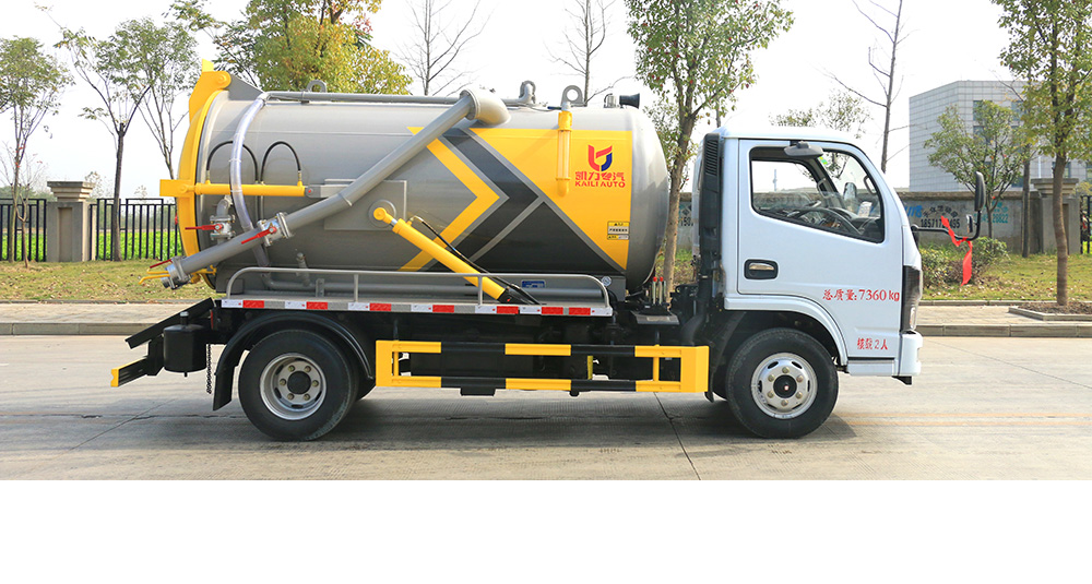 东风小多利卡吸污车图3