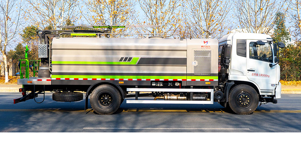 东风天锦光伏清洗车图4