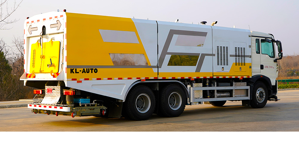 重汽豪沃后双桥深度保洁车图5