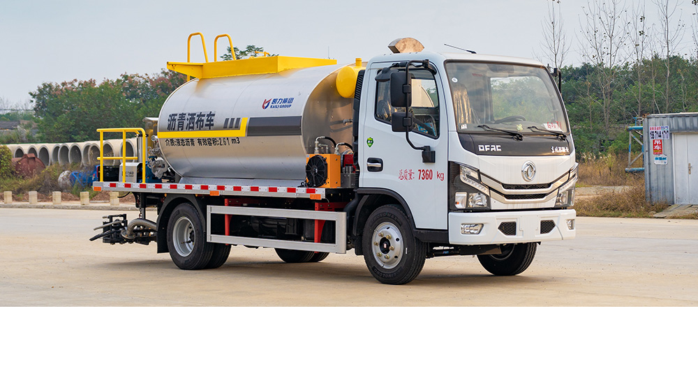 东风小多利卡沥青洒布车图1