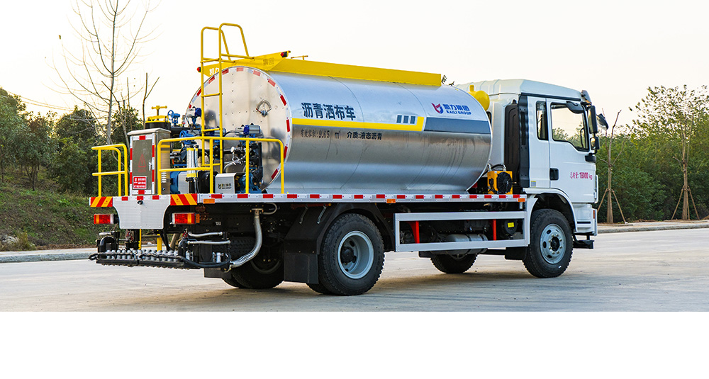 陕汽德龙沥青洒布车图2
