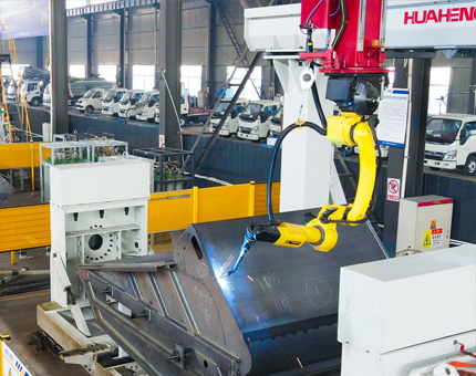 填充器机械人焊接